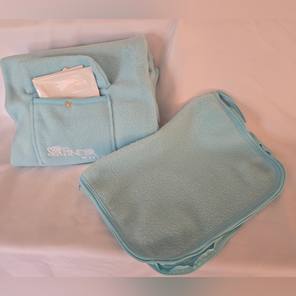 Avon vintage. Women's Travel blow-up,  pillow blanket In A Bag